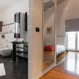 Pješčana Uvala Turističko mjesto na moru, blizina grada Pule. Ekskluzivna vila.