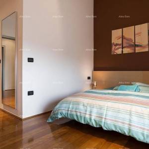 Pješčana Uvala Turističko mjesto na moru, blizina grada Pule. Ekskluzivna vila.