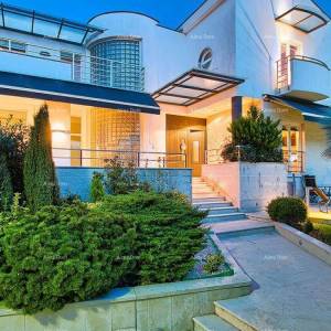 Pješčana Uvala Turističko mjesto na moru, blizina grada Pule. Ekskluzivna vila.