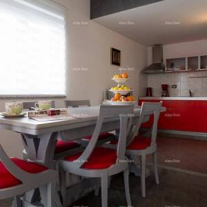 Pješčana Uvala Turističko mjesto na moru, blizina grada Pule. Ekskluzivna vila.