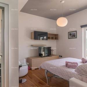 Pješčana Uvala Turističko mjesto na moru, blizina grada Pule. Ekskluzivna vila.