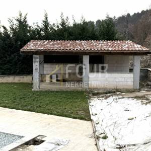 Poljane, samostojeća kuća s bazen, 300m2