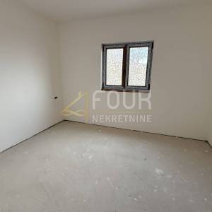 Poljane, samostojeća kuća s bazen, 300m2