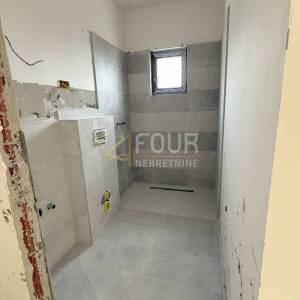 Poljane, samostojeća kuća s bazen, 300m2