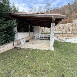 Poljane, samostojeća kuća s bazen, 300m2