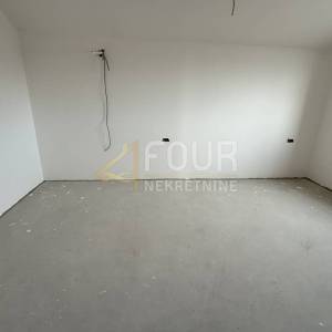 Poljane, samostojeća kuća s bazen, 300m2