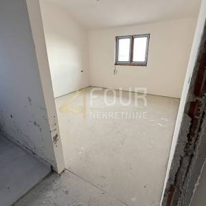 Poljane, samostojeća kuća s bazen, 300m2