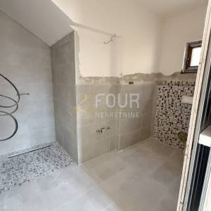 Poljane, samostojeća kuća s bazen, 300m2