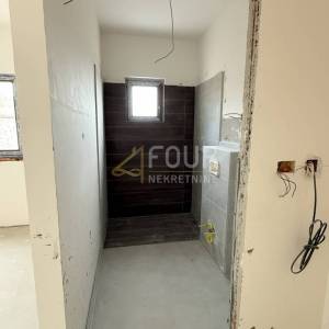 Poljane, samostojeća kuća s bazen, 300m2