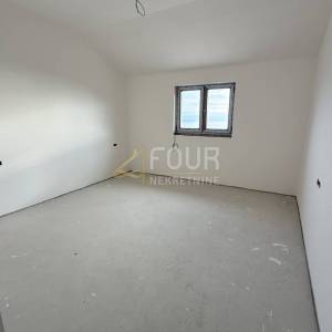 Poljane, samostojeća kuća s bazen, 300m2