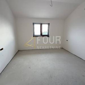 Poljane, samostojeća kuća s bazen, 300m2