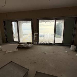 Poljane, samostojeća kuća s bazen, 300m2