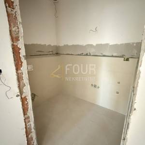 Poljane, samostojeća kuća s bazen, 300m2