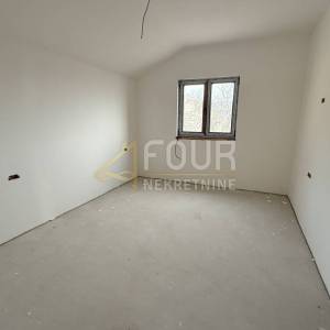 Poljane, samostojeća kuća s bazen, 300m2