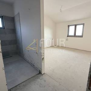 Poljane, samostojeća kuća s bazen, 300m2
