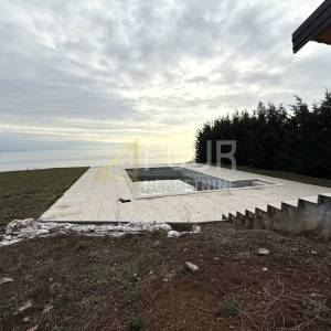 Poljane, samostojeća kuća s bazen, 300m2