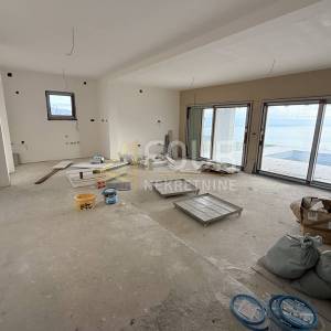 Poljane, samostojeća kuća s bazen, 300m2