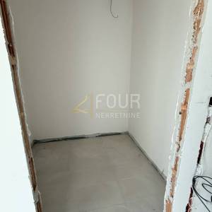 Poljane, samostojeća kuća s bazen, 300m2