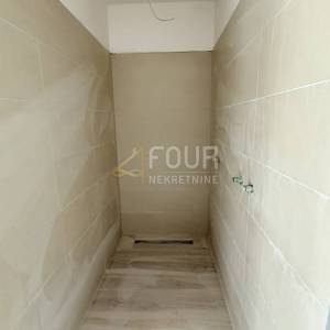 Poljane, samostojeća kuća s bazen, 300m2