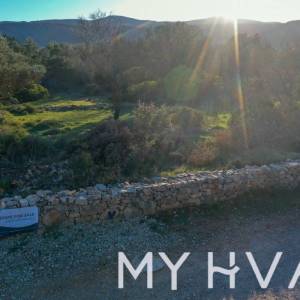 Poljoprivredna Njiva u Ageru Sa Dalmatinskom Ogradom