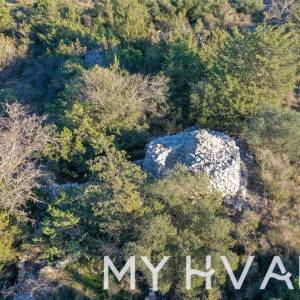 Poljoprivredna Njiva u Ageru Sa Dalmatinskom Ogradom