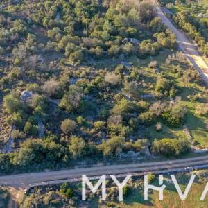 Poljoprivredna Njiva u Ageru Sa Dalmatinskom Ogradom