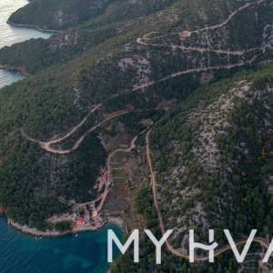 Poljoprivredno zemljište u blizini uvale Medvidina #1