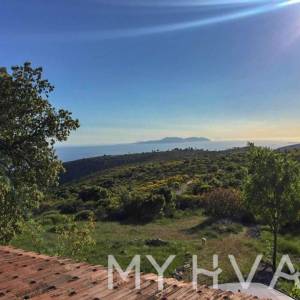 Poljoprivredno Zemljište sa Kućicom i Pogledom na More