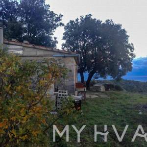 Poljoprivredno Zemljište sa Kućicom i Pogledom na More