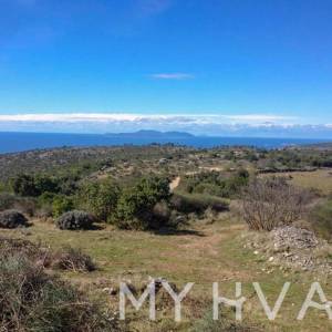 Poljoprivredno Zemljište sa Kućicom i Pogledom na More