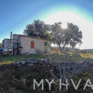 Poljoprivredno Zemljište sa Kućicom i Pogledom na More