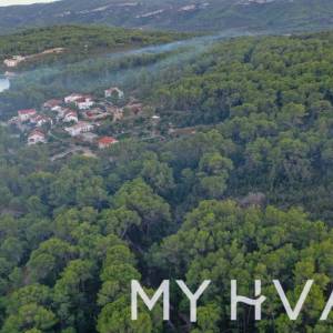 Poljoprivredno zemljište u Vitarnji u blizini mora