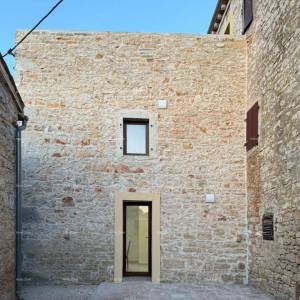 POREČ, Renovirana kamena kuća s pogledom na more