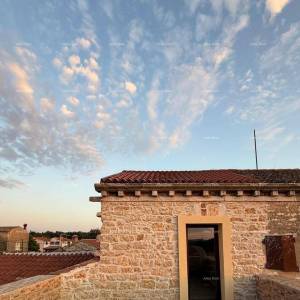 POREČ, Renovirana kamena kuća s pogledom na more