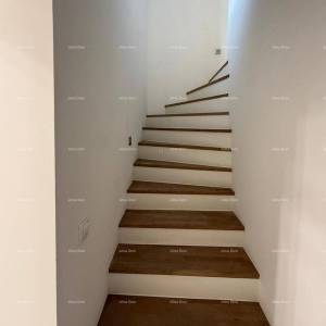 POREČ, Renovirana kamena kuća s pogledom na more