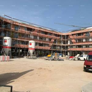 Poreč, stambeno poslovni objekt u gradnji sa apartmanima i podzemnim garažama