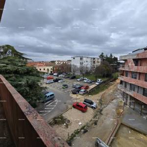 Poreč, stambeno poslovni objekt u gradnji sa apartmanima i podzemnim garažama