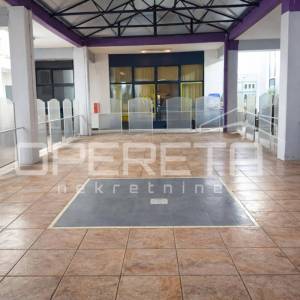 Poslovni prostor sa terasom i spremištem, tržnica i centar Oroslavja
