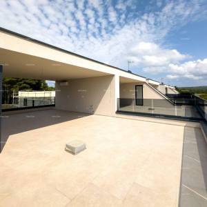 Poteč Tar. Prodajemo stan sa velikom krovnom terasom!