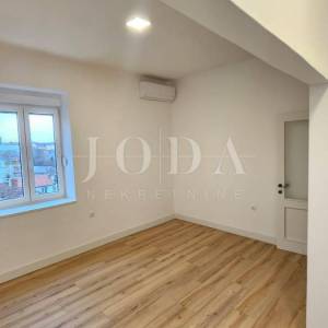 Potpuno adaptiran stan 57 m² – širi centar Novog Vinodolskog, blizu mora