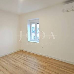 Potpuno adaptiran stan 57 m² – širi centar Novog Vinodolskog, blizu mora