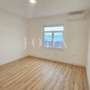 Potpuno adaptiran stan 57 m² – širi centar Novog Vinodolskog, blizu mora