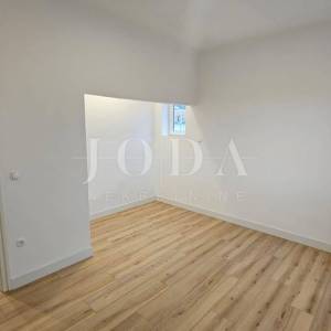 Potpuno adaptiran stan 57 m² – širi centar Novog Vinodolskog, blizu mora