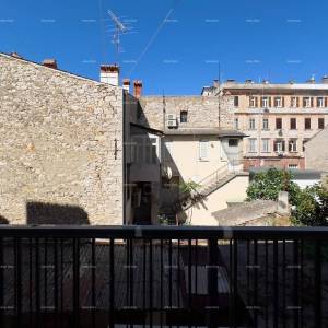 Predivan, renovirani stan u strogom centru, na gradskoj tržnici, Pula!