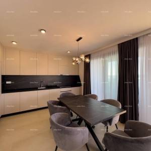 Predivan stan u Medulinu sa garažom. 100 METARA DO MORA I PLAŽE.