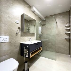 Predivan stan u Medulinu sa garažom. 100 METARA DO MORA I PLAŽE.