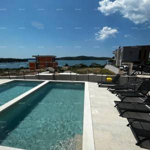 Predivan stan u Medulinu sa bazenom i garažom