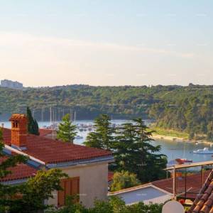 Predivna kuća sa bazenom u Banjolama.