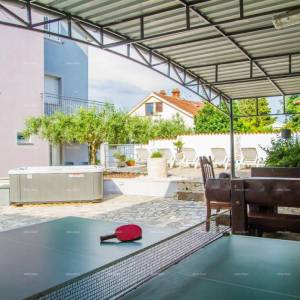 Predivna kuća sa bazenom u Banjolama.