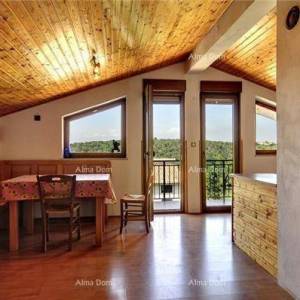 Predivna kuća sa bazenom u Banjolama.